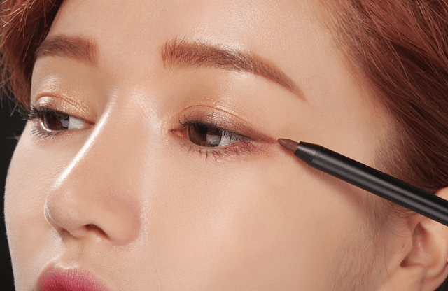 2 steps  3 minutes to Korean-style soft eyeliner for the office b2.png